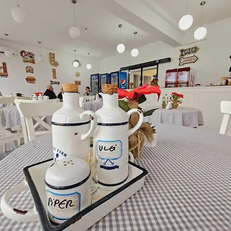 Pensiune/bistro Anne Marie * טקירגיול